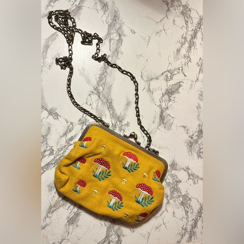 NWOT mushroom embroidered purse with chain strap